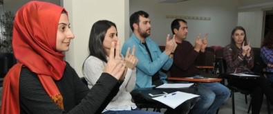 Bilgi Evleri'ne İşaret Dili Eğitimi Desteği