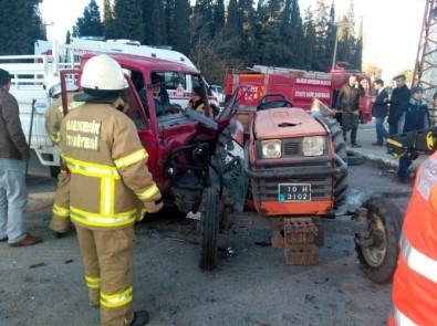 Havran'da Traktör İle Kamyonet Çarpıştı Açıklaması 1 Yaralı