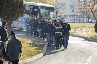 Karaman'da FETÖ'den Gözaltına Alınan 13 Kişi Adliyeye Sevk Edildi