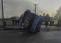 MİNİBÜS KAZASI - Kütahya'da dehşete düşüren kaza: 13 yaralı