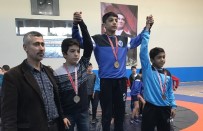 DERİNCE BELEDİYESPOR - Minikler Güreş Liginde Şampiyon Kağıtspor Oldu