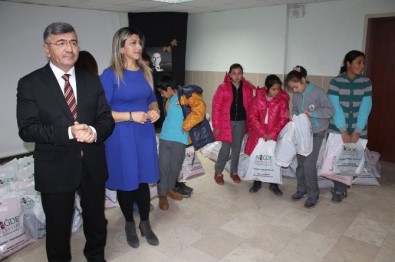 Niğde Belediye Başkanı Faruk Akdoğan, Minik Öğrencileri Sevindirdi