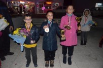 AHMET ERTUĞRUL - Selendili Badmintoncular Türkiye Şampiyonu Oldu