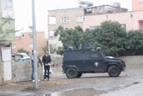 SİLAHLI ÇATIŞMA - Hücre evine baskın: 2 terörist öldürüldü, 5 polis yaralı