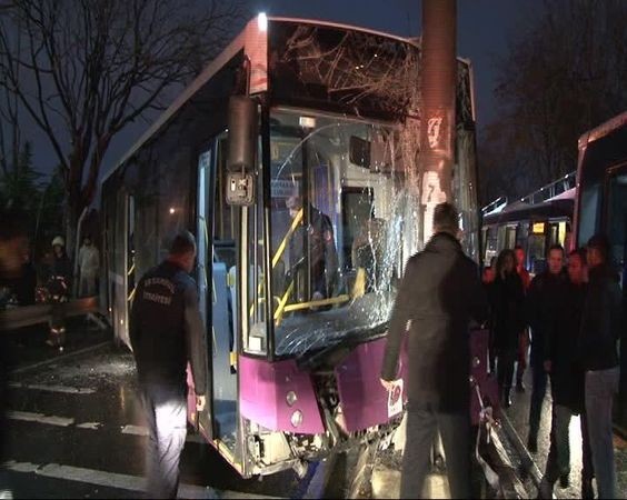 Kadıköy'de otobüs kazası: 5 yaralı