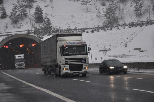 Bolu Dağı'nda kar yağışı