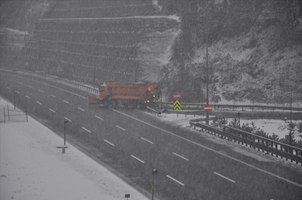 Bolu Dağı'nda kar yağışı