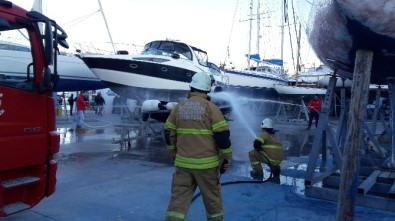 Çeşme Marina'da Gerçeğini Aratmayan Yangın Tatbikatı