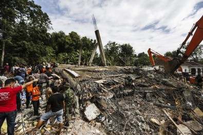Endonezya'yı Deprem Vurdu Açıklaması 52 Ölü
