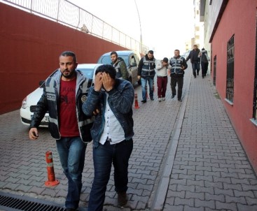 İş Adamının 59 Bin TL'sini Çalan Zanlı Eşi İle Buluşmaya Gelince Yakalandı