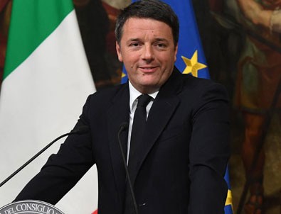 İtalya'da Başbakan Renzi istifa etti