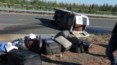 Şanlıurfa'da İşçileri Taşıyan Minibüs Devrildi Açıklaması 13 Yaralı
