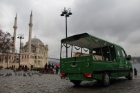 Şehitler Köprüsü'nden Atlayan Şahsın Cenazesi Adli Tıp'a Götürüldü