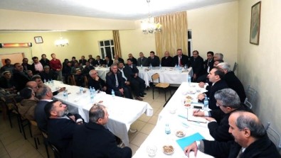 Vali Işık'tan Köyde Akşam Toplantısı