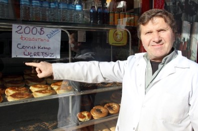 200 Dolar Bozdurana 'Cennet Kebabı' İkram Ediyor