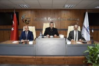 CUMHUR ÜNAL - AK Parti Heyeti Tekkeköy Belediye Binasını Gezdi