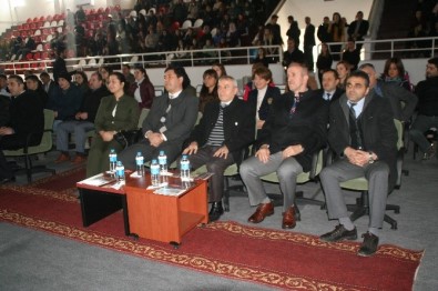 Devrek'te Üniversiteli Öğrencilerden 15 Temmuz Sergisi Açılışı