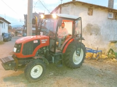 Hisarcıklı Çiftçi 150 Dolar Bozdurana Bir Dönüm Tarlayı Bedavaya Sürüyor