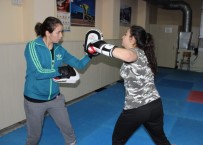 KIZ ÖĞRENCİLER - Hobi Olarak Başladı Milli Boksör Oldu