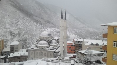 Kürtün'de Okullara Kar Tatili