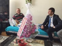 FITIK AMELİYATI - Okul İdaresinden Öğretmene 'Geçmiş Olsun' Ziyareti