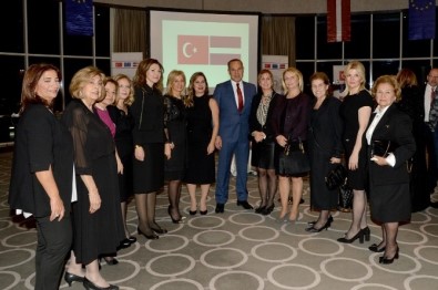 Riga'dan Seyhan'a Kardeşlik Ve Dostluk Akıyor