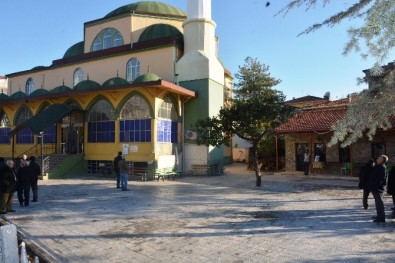 42 Evler Merkez Camii'ne Çevre Düzenlemesi Yapıldı