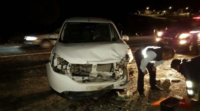 Adıyaman'da İki Otomobil Çarpıştı Açıklaması 8 Yaralı