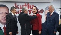 SALTUKOVA - AK Parti'ye Geçen Saltukova Belediye Başkanı Güneş'e Parti Rozetini Başbakan Taktı