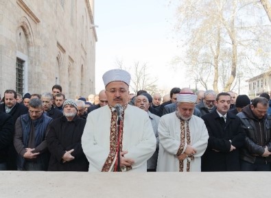 Bursa'da Halep Şehitleri İçin Gıyabi Cenaze Namazı Kılındı