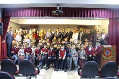 Elazığ'da Öğrencilere Kırtasiye Ve Kıyafet Yardımı Yapıldı