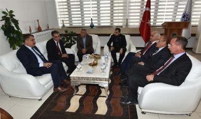 Eski Bakan Güçlü Gürkan'ı Ziyaret Etti