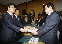 SKANDAL - Güney Kore devlet başkanına görevden uzaklaştırma