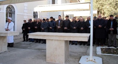 Halep'te Katledilen Müslümanlar İçin Gıyabi Cenaze Namazı