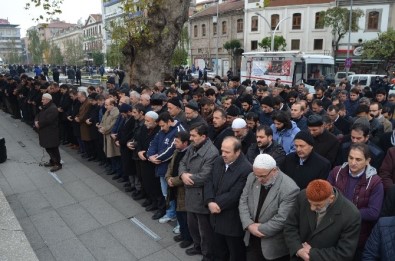 Suriye'de Hayatını Kaybedenler İçin Trabzon'da Gıyabi Cenaze Namazı Kılındı