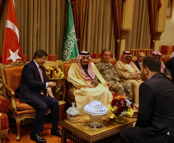 Davutoğlu'nun Riyad heyetinde bir ilk