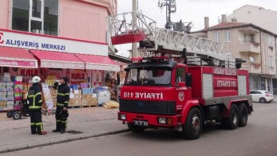Evinin Bir Odasında Mahsur Kalan Kadın Kurtarıldı