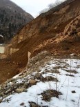 Giresun'da Heyelan Yol Kapattı