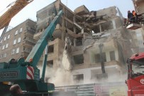 İnşaat İşçisi Çöken Binanın Altında Kaldı