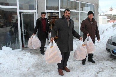 Muradiye'de Ekmek Kuyruğu