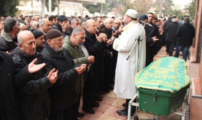 Ölen Kadiri Tarikatı Şeyhinin Tabutu Sancaklar Eşliğinde Taşındı