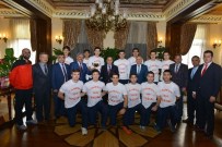 MUAMMER TÜRKER - Vali Türker Genç Sporcuları Kabul Etti