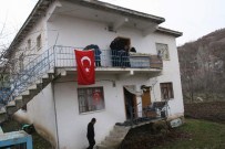 UZMAN ERBAŞ - Yozgatlı Şehidin Ağabeyi Adem Şimşek Açıklaması 'Cepheye Biz De Gitmeye Hazırız'