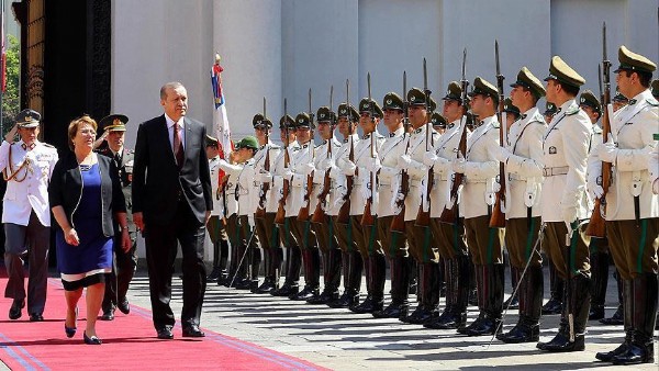 Cumhurbaşkanı Recep Tayyip Erdoğan Şili'de resmi törenle karşılandı