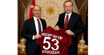 Başkan Usta'dan Erdoğan'a Trabzonspor Forması