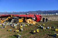 D100 KARAYOLU - Erbaa'da Kamyon Şarampole Devrildi Açıklaması 2 Yaralı