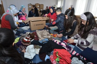 'Kardeşlerimiz Üşüyor, Bir Çocuk Da Sen Giydir' Kampanyasında 500 Koli Yardım Toplandı