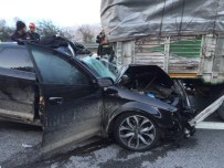 LÜKS OTOMOBİL - Otobanda Feci Kaza, Lüks Otomobilin Sürücüsü Kurtarılamadı