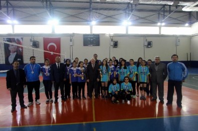 Genç Kızlarda Voleybolun Şampiyonu Anadolu Kız Meslek Lisesi Oldu