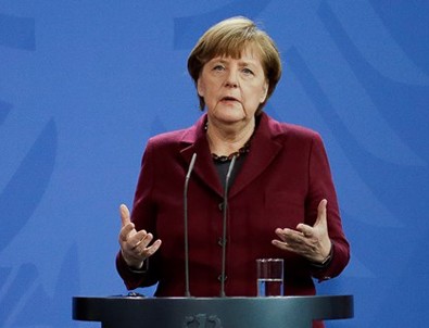 Merkel: Irak'ın toprak bütünlüğünden yanayız